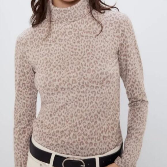 Zara Turtleneck Sweater Cheetah Animal Print Soft Cozy Minimalist Tan Stretchy - Picture 1 of 8